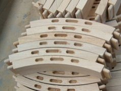 木工開孔機(jī)：用木工開孔機(jī)打眼