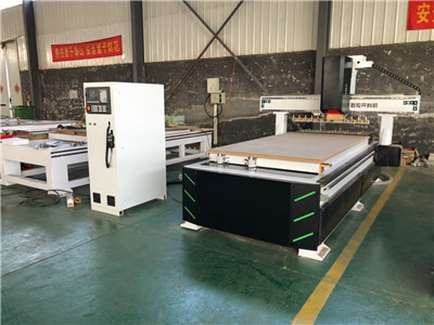 數(shù)控開料機(jī)廠家的選擇